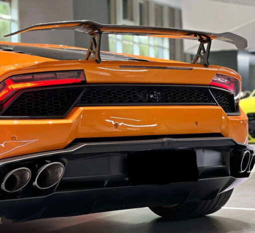 Carbon rear spoiler suitable for Lamborghini Huracan - Image 2